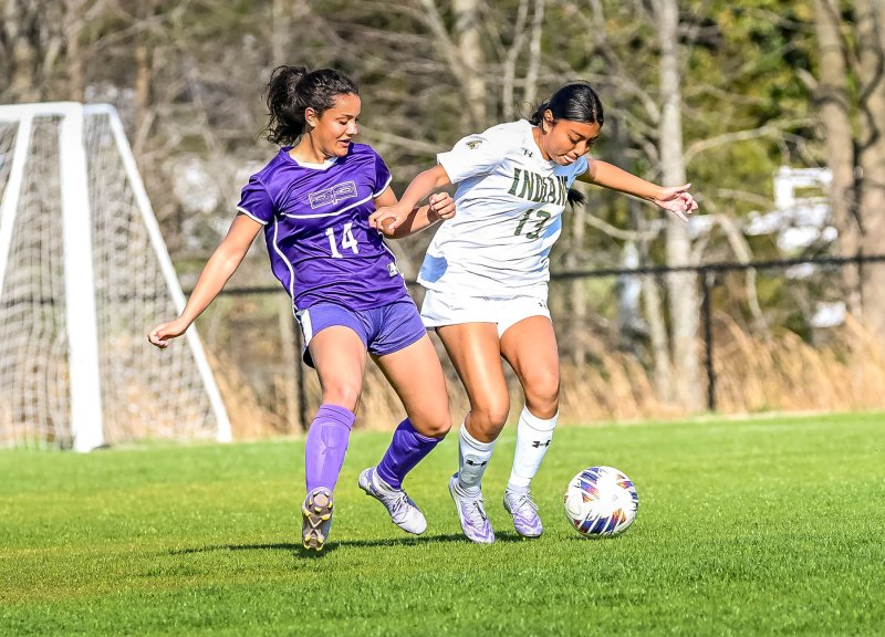 Royals freshman Anaiah Mulhern battles with IR’s Esmeralda Chilel Martin.