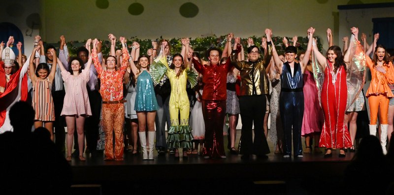 The cast takes a bow.
