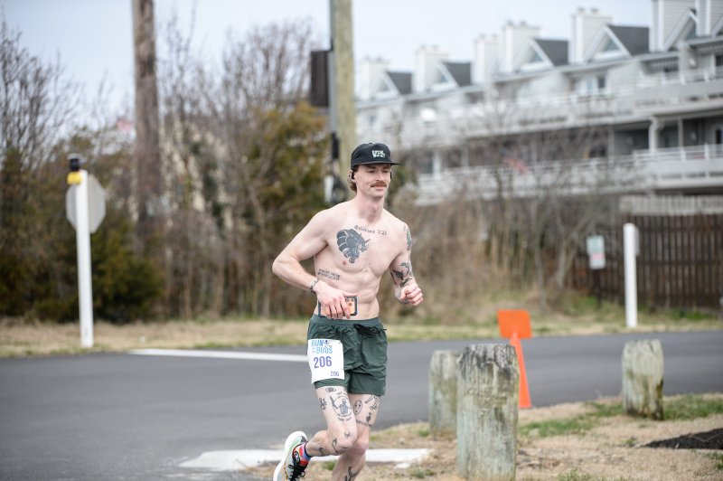Jack Murphy cruises to a time of 22:11.