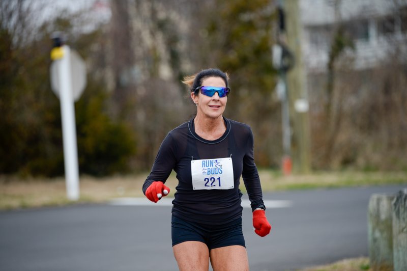 Teri Welsh wins the female masters title in 23:23.