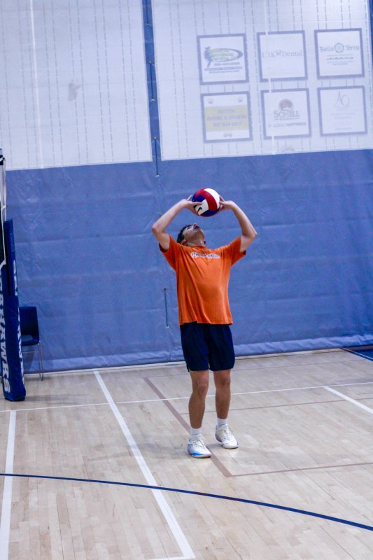 Seahawks senior Vito Barone sets the ball.
