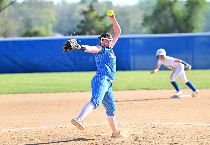 Sophomore lefty Sara Craig started in the circle for the Vikings.