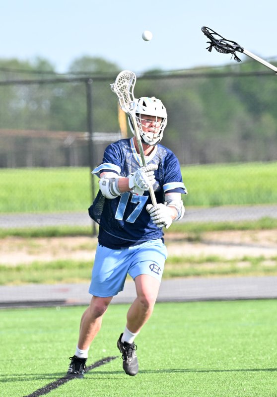 Cape senior Brenner Short passes down low.