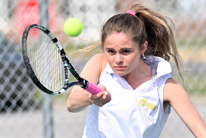 Vikings first-singles player Julia DiSabatino defeated Martine Laguerre 6-0, 6-0.