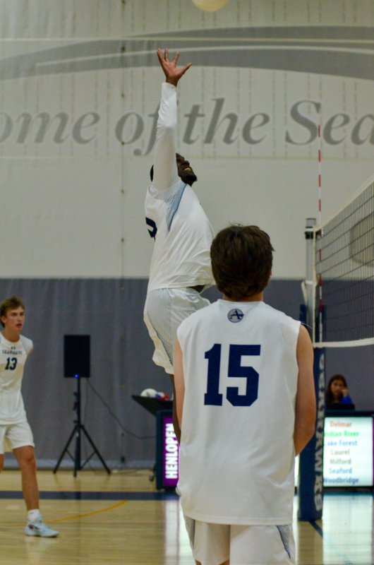 Seahawks junior Jovan Jean-Louis tries to get a hand on the ball.
