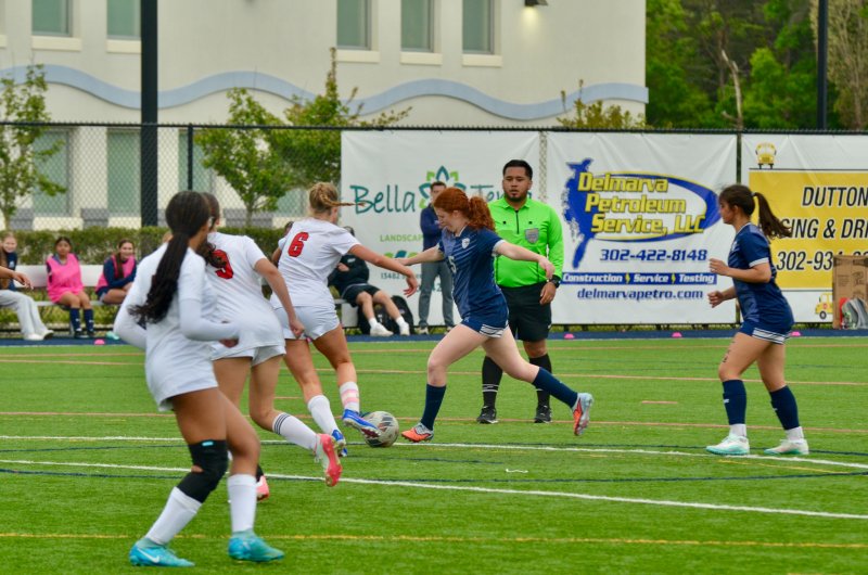 Seahawks sophomore Carly Couch loads up.