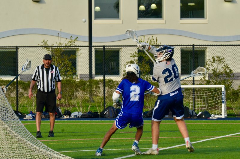 Seahawks sophomore Ty Jarrell feeds a cutter.