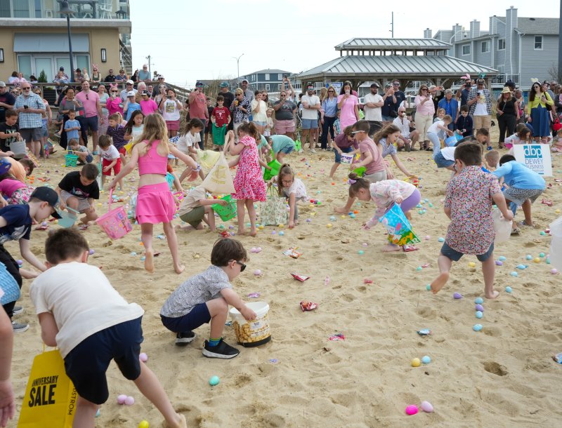Kids in the 5-8-year-old age category scramble to collect eggs at the Dewey Business Partnership’s annual Easter Egg Scoop April 4. ELLEN MCINTYRE PHOTOS