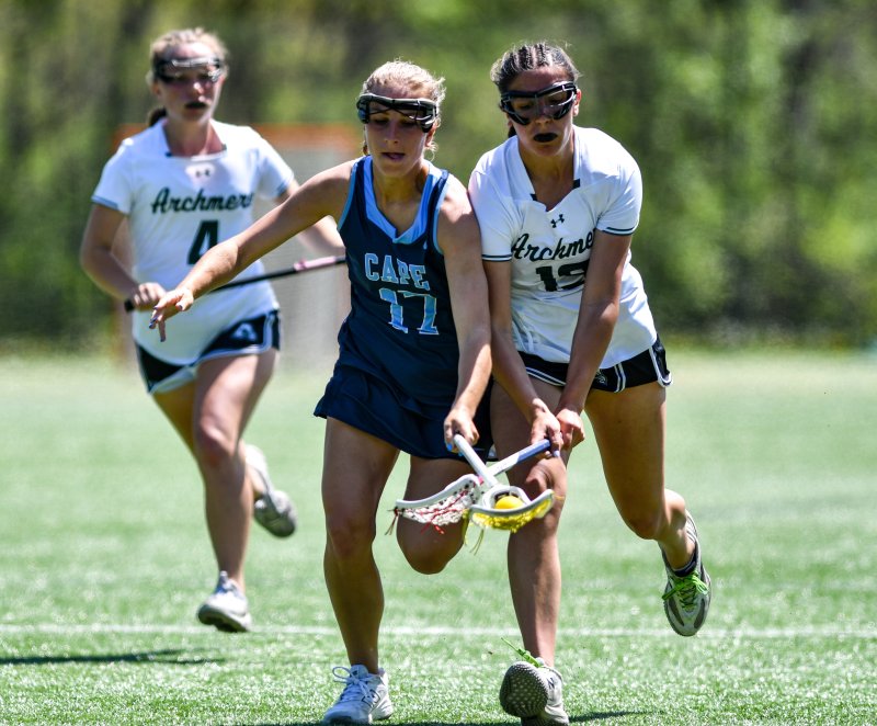 Regan Best wins a loose ball from Claudia Koch.