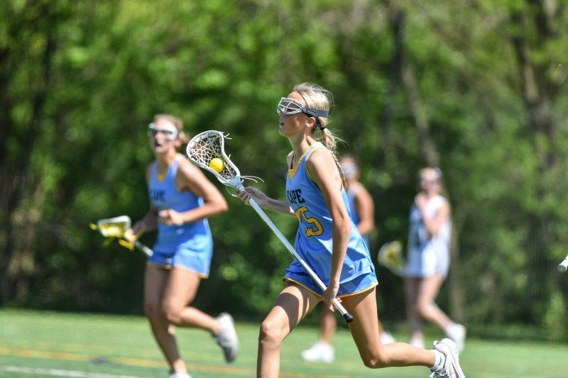 Linley Draper runs through the midfield during the JV game.