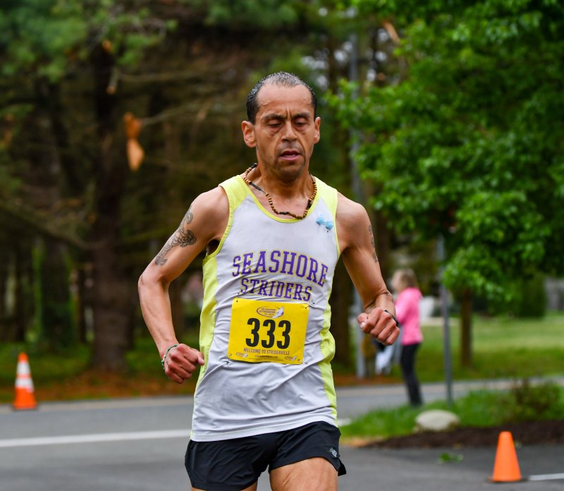 Martin Rodriguez wins the Oy Vey 5K in 18:34.