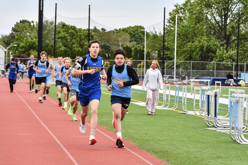 The middle school boys’ 1,600 meters at Cape. DAVE FREDERICK PHOTO