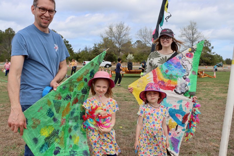 The Sutter family from Wayne, Pa., brought two homemade kites. Shown are (l-r) Michael, Charlotte, Audrey and Laura Sutter. Charlotte and Audrey won first place for best children’s homemade kite. Audrey won the most attractive children’s homemade kite and Charlotte won the children’s most unusual homemade kite award.