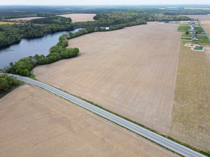The Estates at Reynolds Pond property, which has an Ellendale address, is near the intersection of Route 30, shown, and Hummingbird Road. It is bordered by Reynolds Pond on the south. Building sites would sit behind a row of about two dozen residential lots under construction by Capstone Homes along Hummingbird Road to the north.