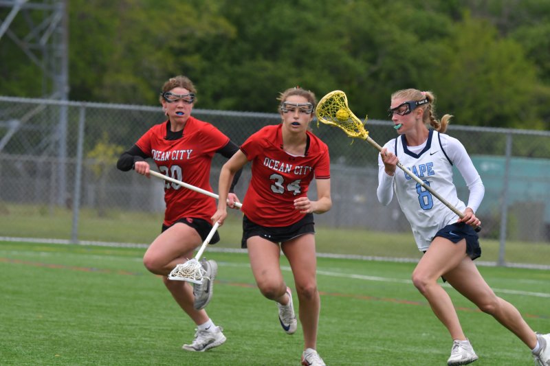 Amara Fruchtman gets wheels against Marley Ostrander and Peyton Slattery.